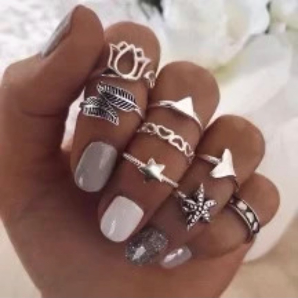 Fashionable Set of 8 Silver Alloy Rings